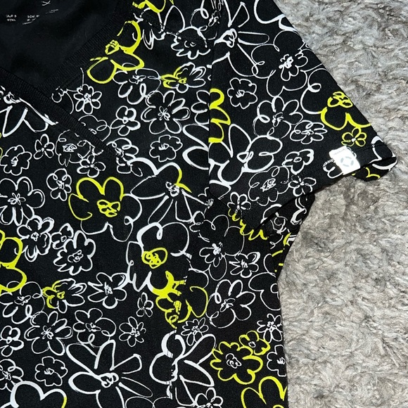 Black Floral Scrub Top - Picture 2 of 2